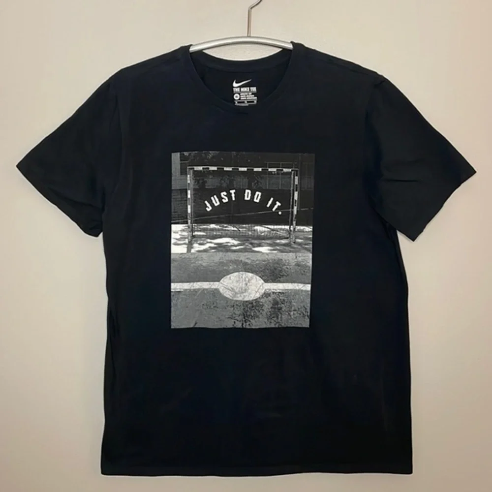 NIKE | Men’s NIKE “Just Do it” Soccer Black Shirt Size XL